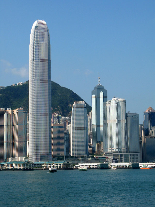 Фото здания IFC в Гонконге