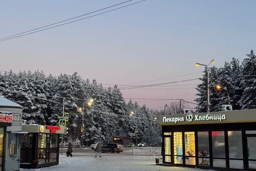 Вечерний уличный зимний свет