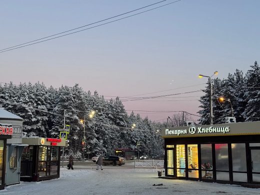 Вечерний уличный зимний свет